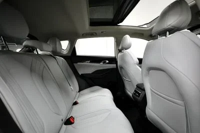2025 Geely Coolray GF, strieborná, 0 km, dovoz SAE — foto 8 z 17
