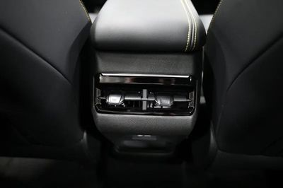 2025 Geely Coolray GF PLUS, sivá, 0 km, dovoz SAE — foto 16 z 17