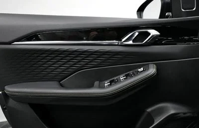 2025 Geely Coolray GF PLUS, sivá, 0 km, dovoz SAE — foto 9 z 17