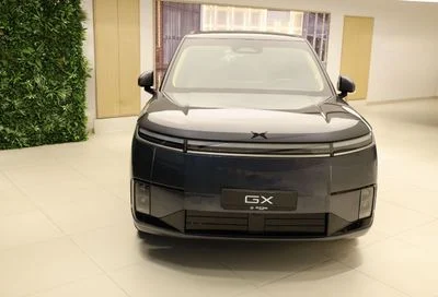 2027 Xpeng Gx 2027 GX AWD REEV Ultra - 22, sivá, 0 km, dovoz SAE — foto 2 z 15