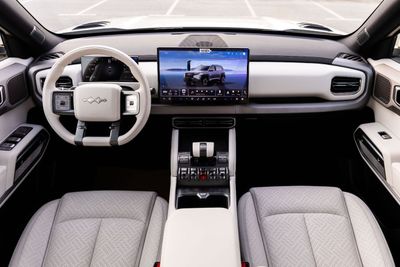 2025 Byd Leopard 3 TITANIUM, biela, 2 700 km, dovoz SAE — foto 5 z 16