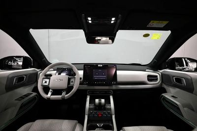 2025 Byd Leopard 3 TITANIUM, čierna, 0 km, dovoz SAE — foto 14 z 15