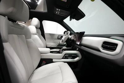 2025 Byd Leopard 3 TITANIUM, čierna, 0 km, dovoz SAE — foto 7 z 15
