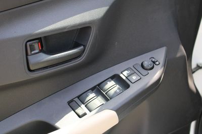 2026 Toyota Yaris E, biela, 0 km, dovoz SAE — foto 10 z 18