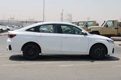 2026 Toyota Yaris E, biela, 0 km, dovoz SAE — foto 5 z 18