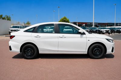 2026 Toyota Yaris E, biela, 0 km, dovoz SAE — foto 6 z 23