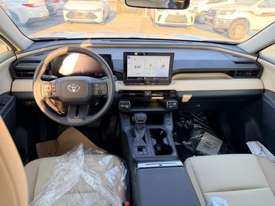 2026 Toyota RAV4 LE, biela, 0 km, dovoz SAE — foto 3 z 14