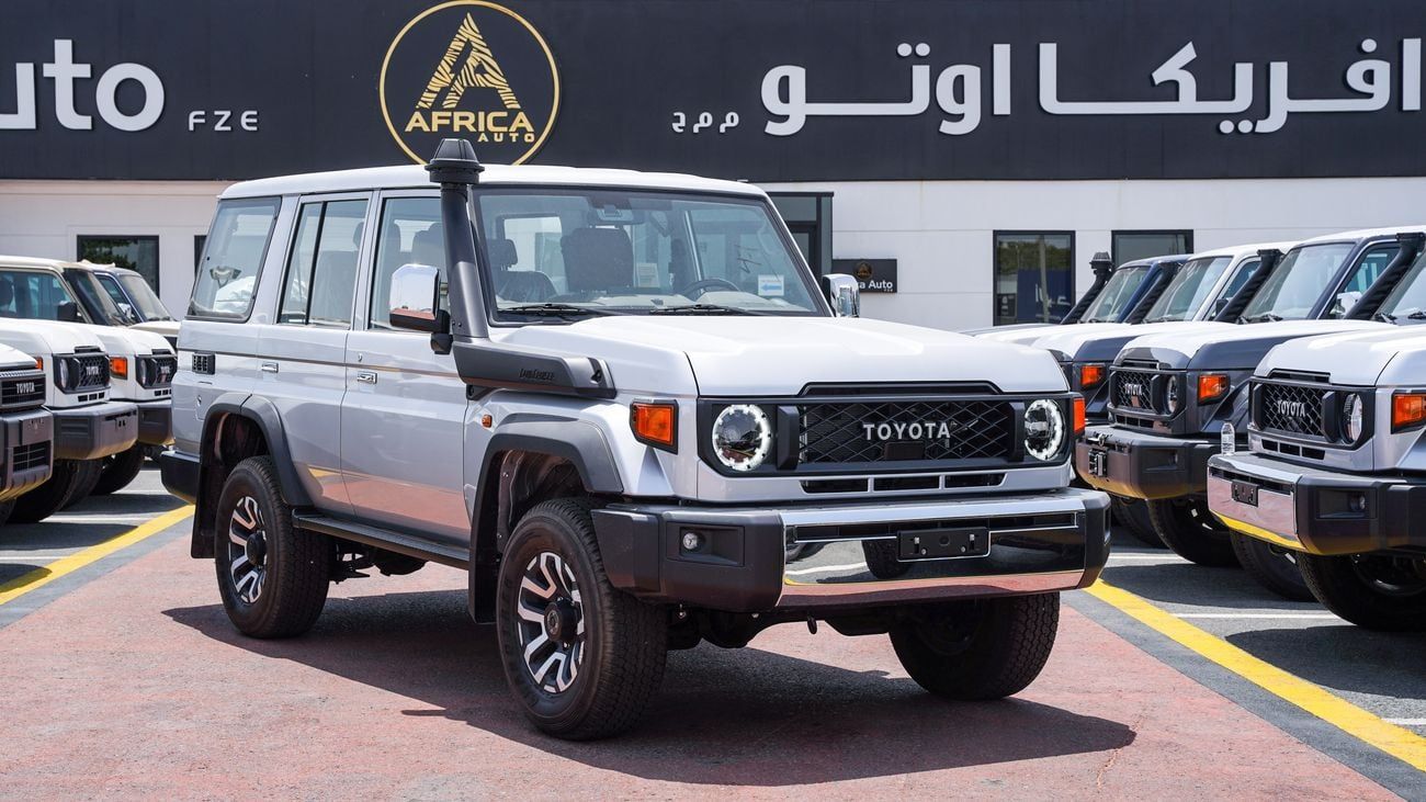2026 Toyota Land Cruiser 70 LC 76, stříbrná, 0 km, dovoz SAE — foto 1