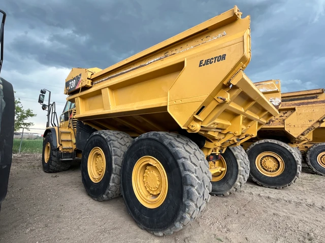 2013 Caterpillar 730EJ, 1 mth, dovoz Kanada — foto 2 z 4
