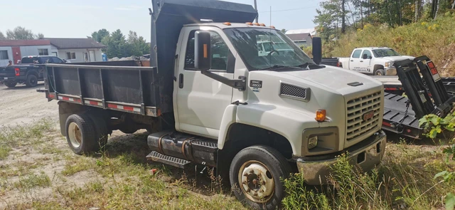2005 Caterpillar GMC, 137 474 mth, dovoz Kanada — foto 2 z 5