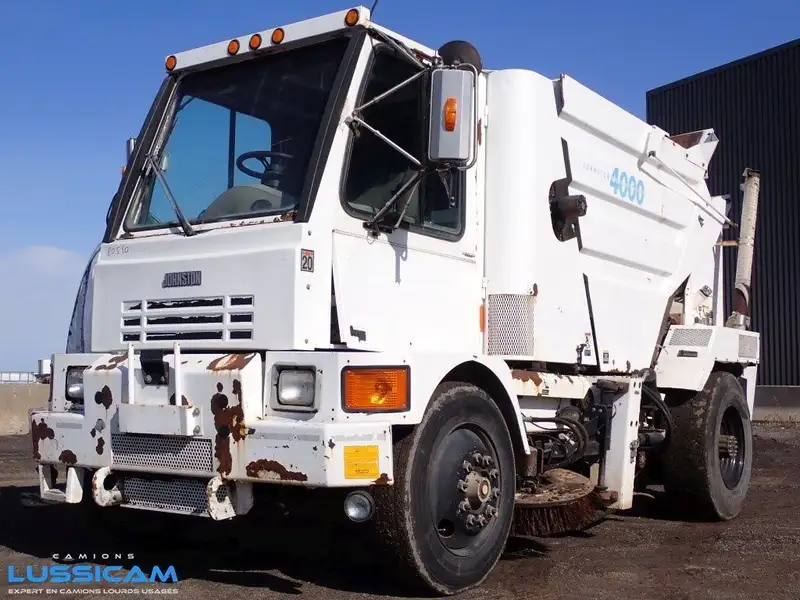 2001 Johnston 4000, 128 012 mth, dovoz Kanada — foto 1