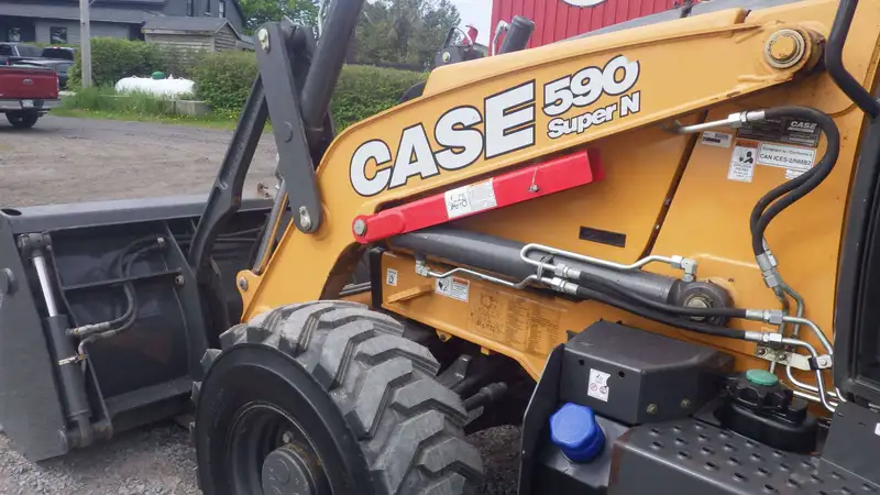 2020 Case 590SN, dovoz Kanada — foto 10 z 12