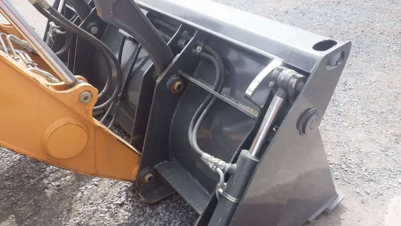 2020 Case 590SN, dovoz Kanada — foto 3 z 12