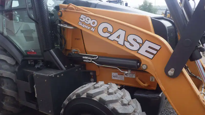 2020 Case 590SN, dovoz Kanada — foto 4 z 12