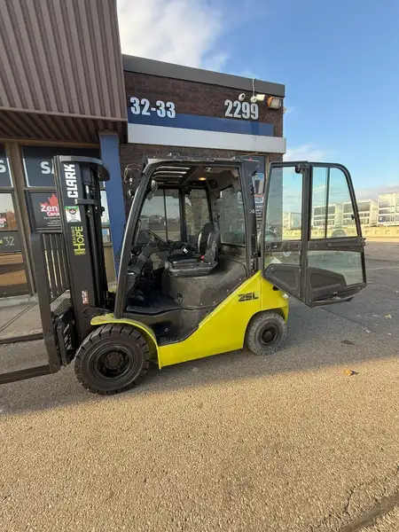 2021 Clark C25L, dovoz Kanada — foto 12 z 12