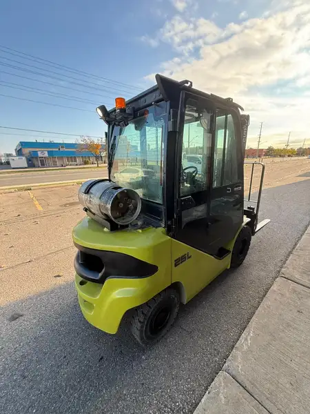 2021 Clark C25L, dovoz Kanada — foto 8 z 12