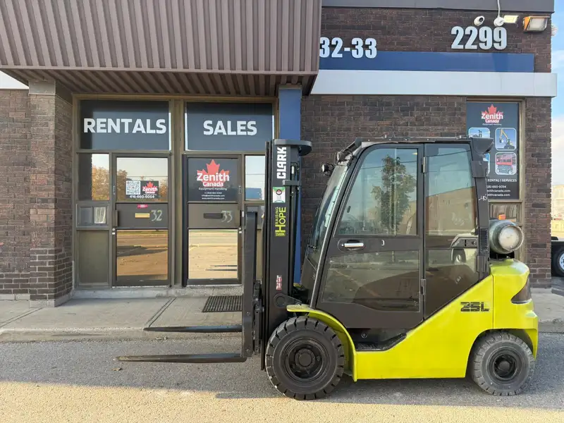 2021 Clark C25L, dovoz Kanada — foto 3 z 12