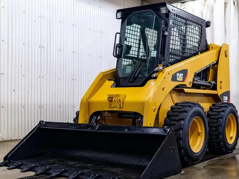 2012 Cat 236B3-YELLOW, žltá, dovoz Kanada — foto 4 z 12