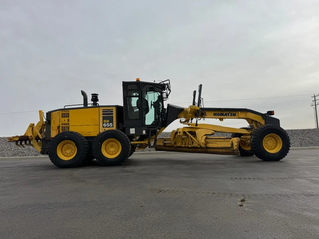 2012 Komatsu GD, červená, dovoz Kanada — foto 3 z 5