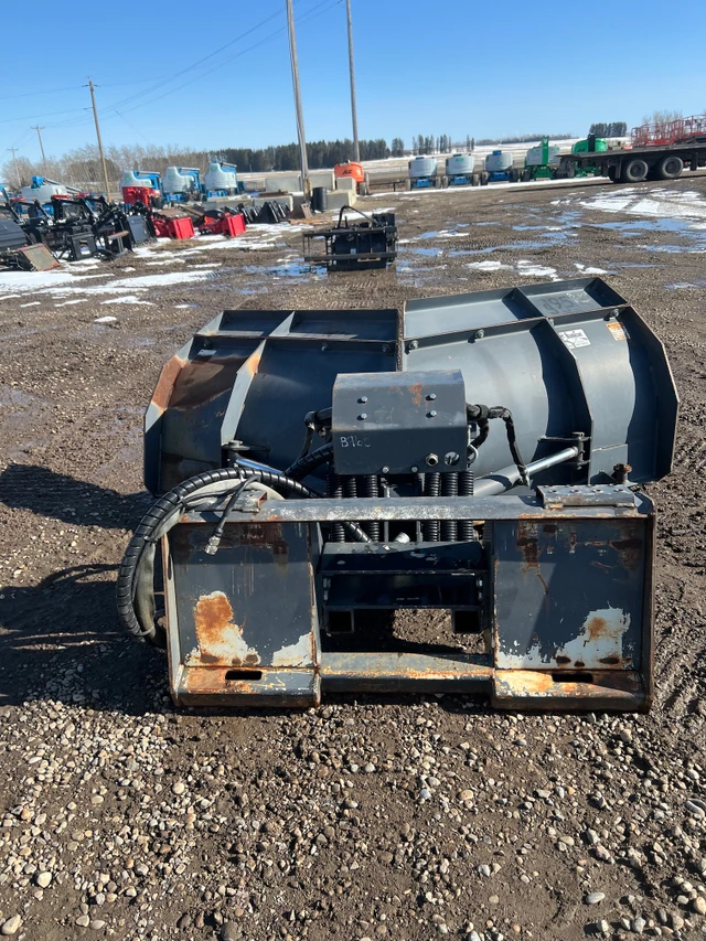 Bobcat, červená, 1 mth, dovoz Kanada — foto 3 z 4
