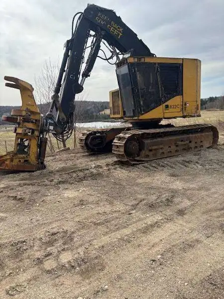 2009 Tigercat 822C, dovoz Kanada — foto 1
