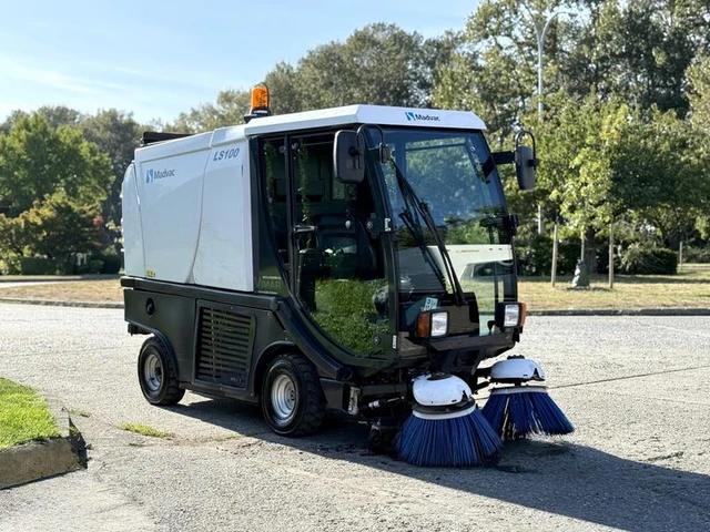 2017 Kubota MADVAC, 1 mth, dovoz Kanada — foto 1 | AMECAR 2017 Kubota MADVAC, 1 mth, dovoz Kanada — foto 1