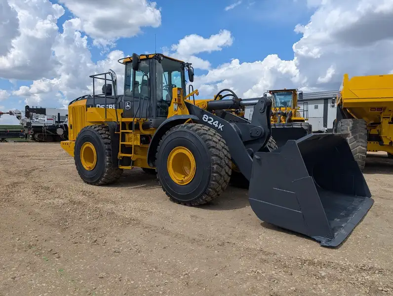 2009 Deere 824K, dovoz Kanada — foto 1