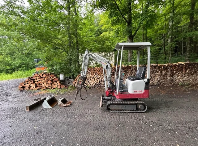 Takeuchi EXCAVATRICE, dovoz Kanada — foto 1 | AMECAR Takeuchi EXCAVATRICE, dovoz Kanada — foto 1