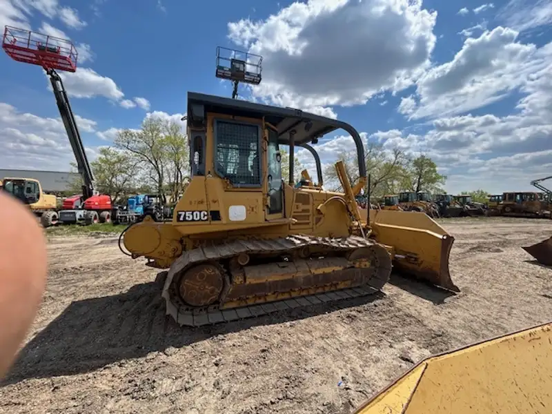 2005 Deere 332, dovoz Kanada — foto 2 z 3