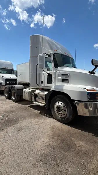 2020 Mack ANTHEM-WHITE, biela, 448 557 mth, dovoz Kanada — foto 3 z 8