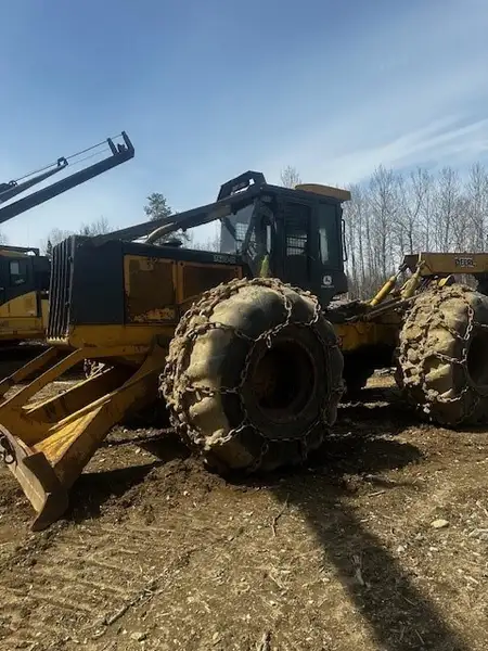 2003 John Deere 748GIII, dovoz Kanada — foto 2 z 3