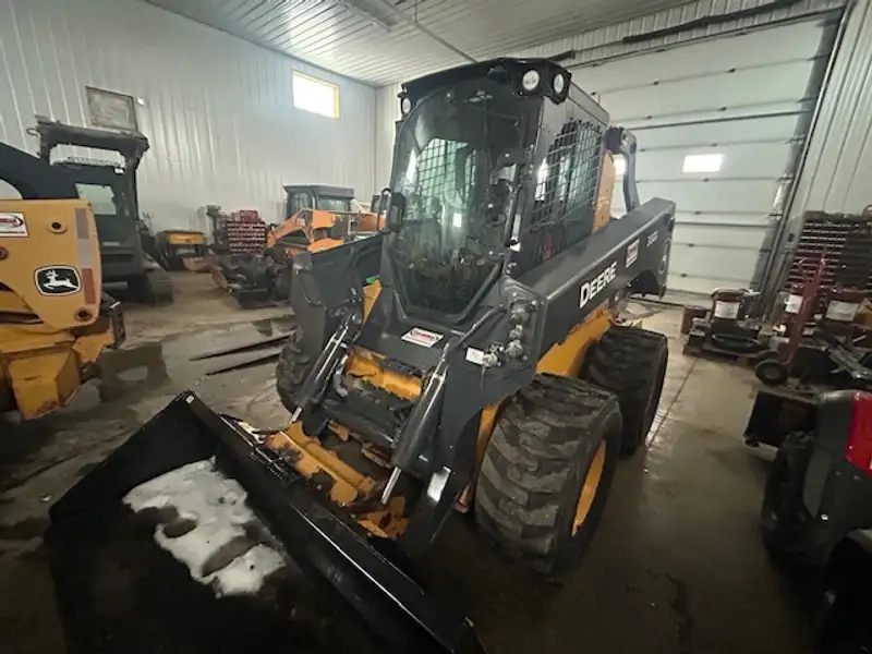 2020 Deere 332G, dovoz Kanada — foto 2 z 4