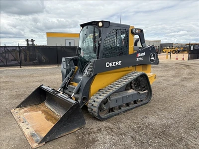 2023 John Deere 325G, 1 mth, dovoz Kanada — foto 1