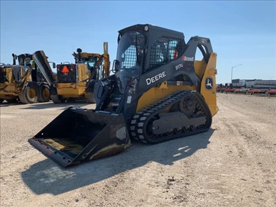 2023 John Deere 317G, 1 mth, dovoz Kanada — foto 1