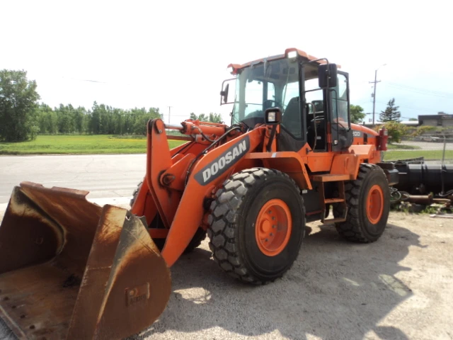 2014 Doosan DL, 1 mth, dovoz Kanada — foto 1 z 5 2014 Doosan DL, 1 mth, dovoz Kanada — foto 1 z 5