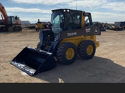 2023 John Deere 324G, 1 mth, dovoz Kanada — foto 1