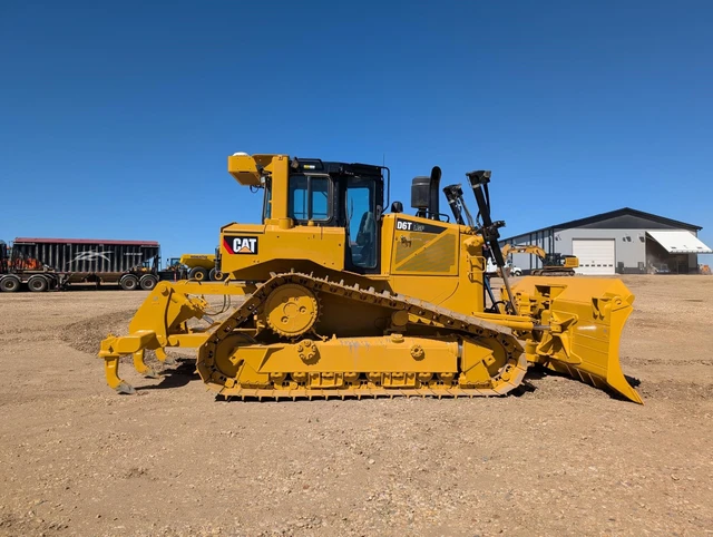2017 Caterpillar D6T, 1 mth, dovoz Kanada — foto 1
