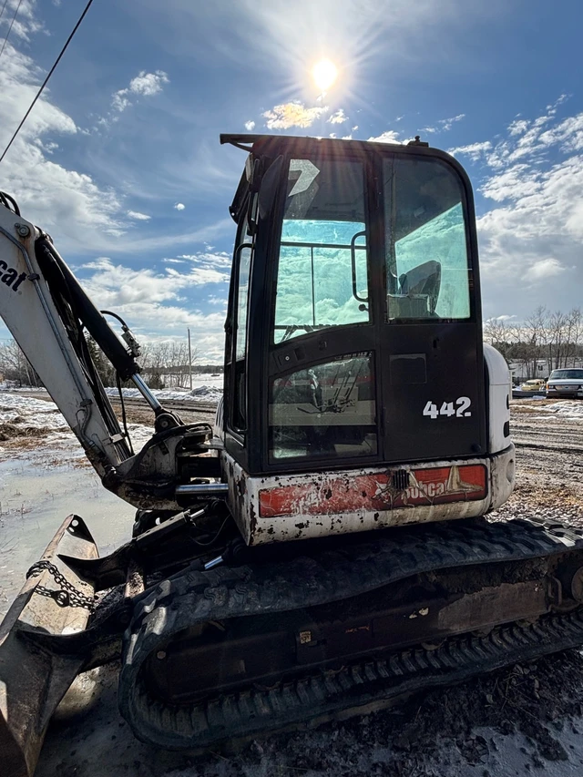 Bobcat 442, dovoz Kanada — foto 1 z 5 Bobcat 442, dovoz Kanada — foto 1 z 5