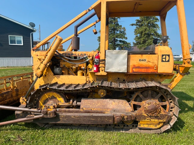 Caterpillar D4D, 5 490 mth, dovoz Kanada — foto 1