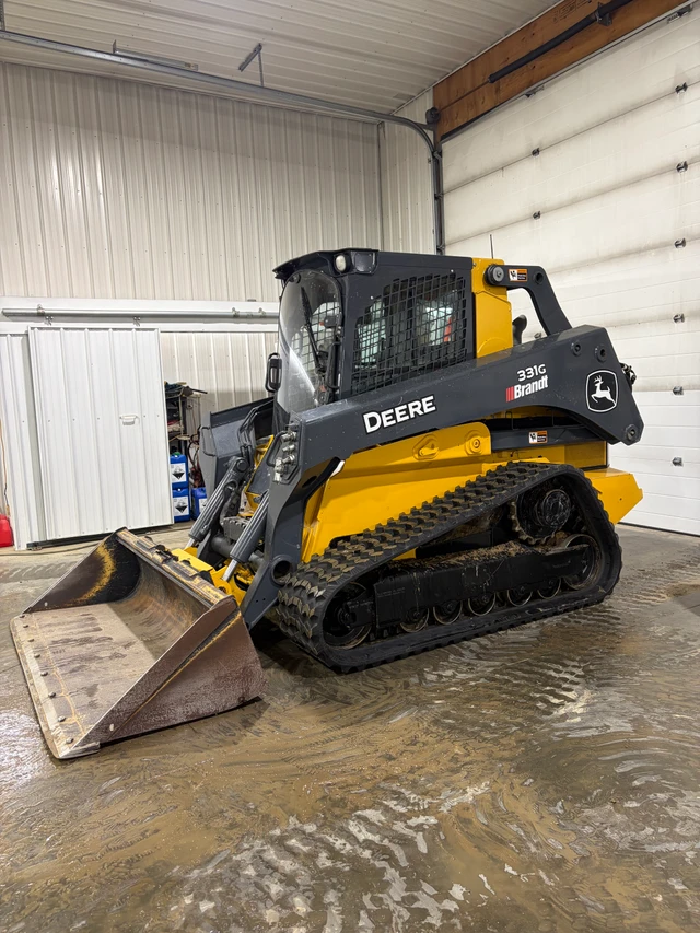2021 John Deere 331G, 1 mth, dovoz Kanada — foto 1