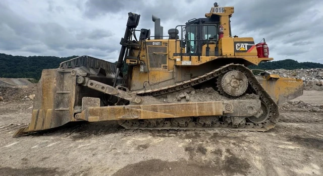 2022 Caterpillar D10T2, 1 mth, dovoz Kanada — foto 1