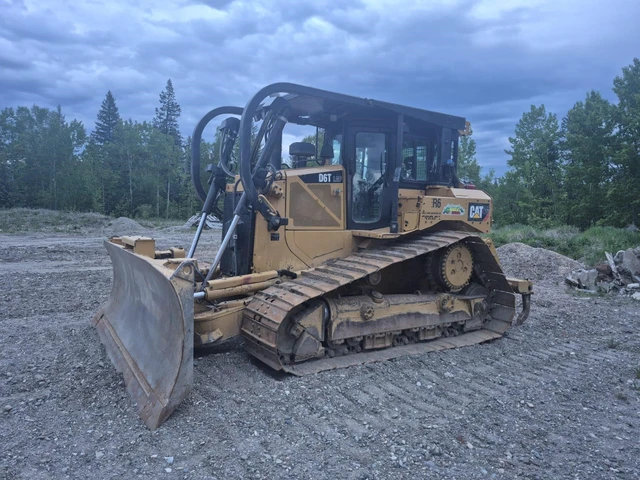 2017 Caterpillar D6T, 1 mth, dovoz Kanada — foto 1 z 5 2017 Caterpillar D6T, 1 mth, dovoz Kanada — foto 1 z 5