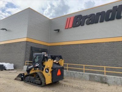2023 John Deere 317G, 1 mth, dovoz Kanada — foto 3 z 5