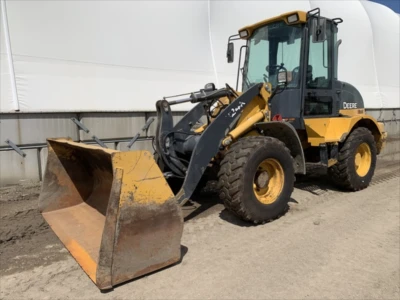 2017 John Deere 324K, 1 mth, dovoz Kanada — foto 1 z 5 2017 John Deere 324K, 1 mth, dovoz Kanada — foto 1 z 5