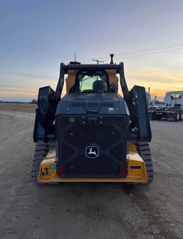 2025 John Deere 331P, dovoz Kanada — foto 4 z 5
