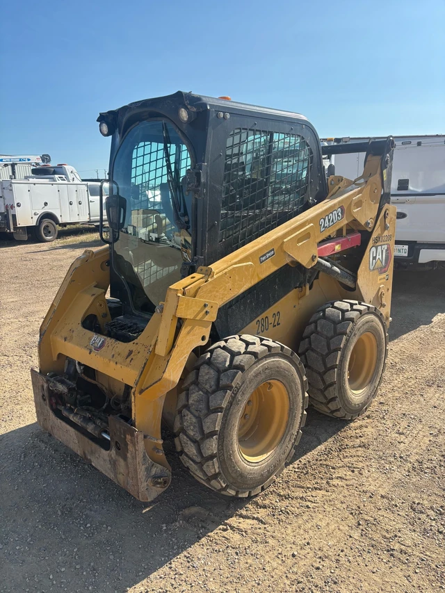 2022 Caterpillar 242D3, dovoz Kanada — foto 1