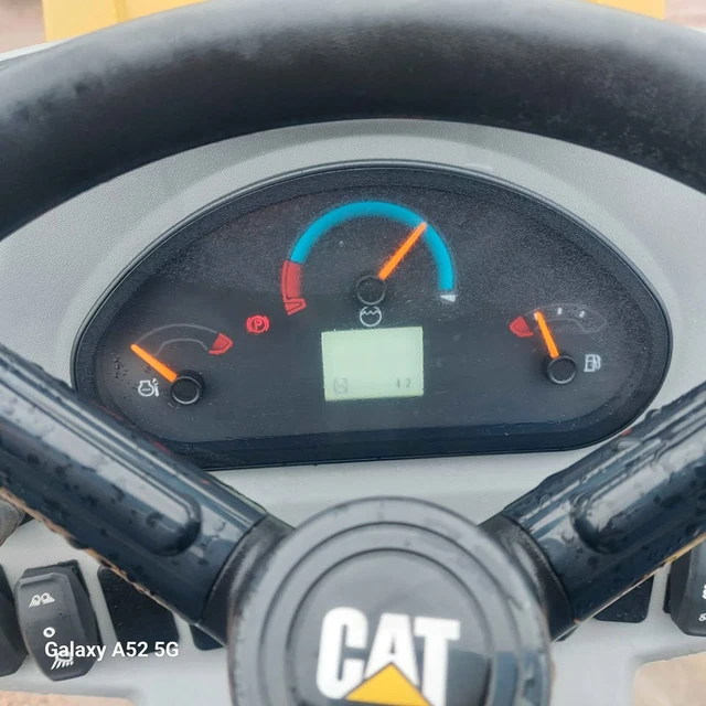 2025 Caterpillar CB, dovoz Kanada — foto 3 z 5