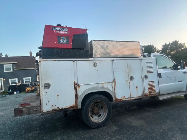 2003 F560, dovoz Kanada — foto 2 z 5