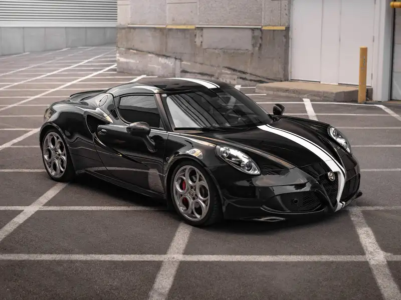 2016 Alfa Romeo 4C Coupe, čierna, 25 000 km, dovoz Kanada — foto 1