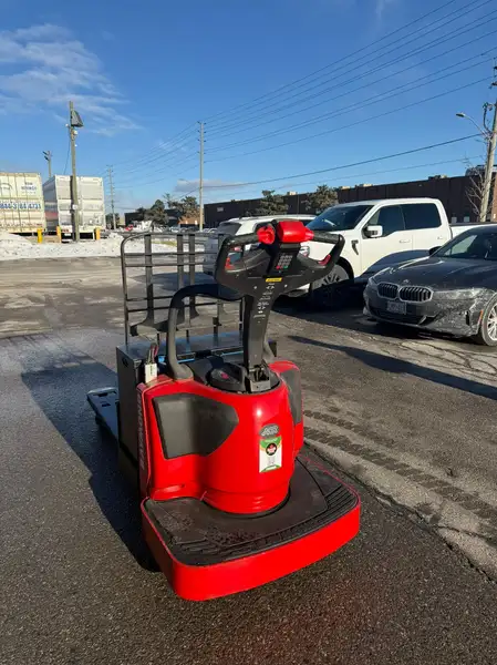 2020 Raymond 8410, dovoz Kanada — foto 3 z 5